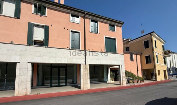 locale commerciale in vendita a Padova in zona Centro Storico