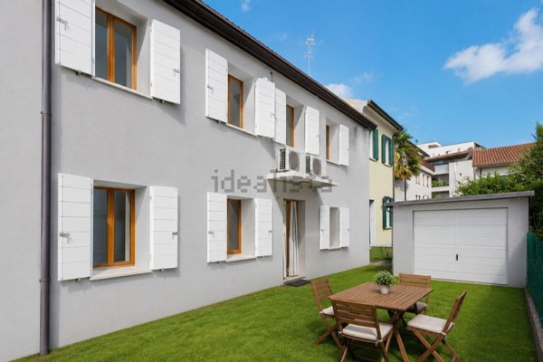 casa indipendente in vendita a Padova in zona Sant'Osvaldo / Santa Rita