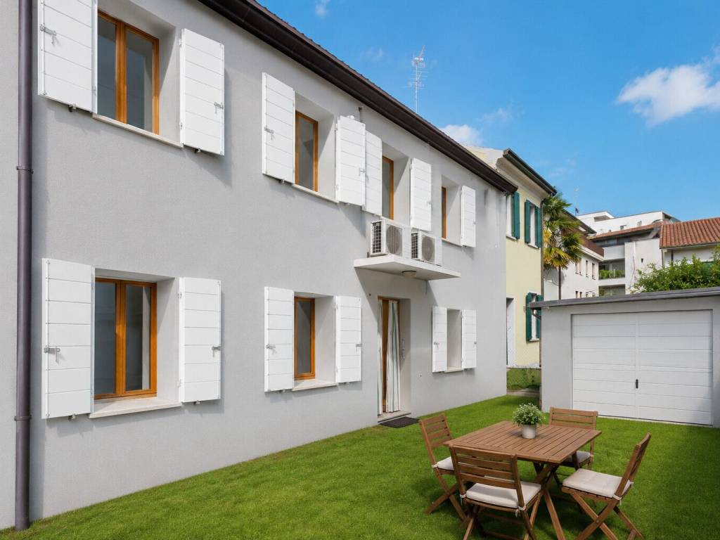 casa indipendente in vendita a Padova in zona Sant'Osvaldo / Santa Rita