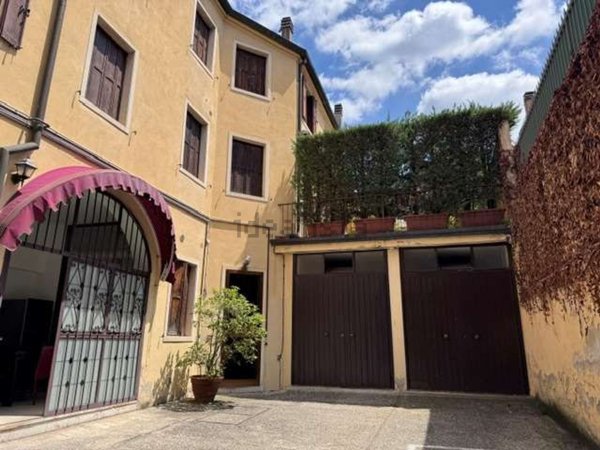 appartamento in vendita a Padova in zona Savonarola