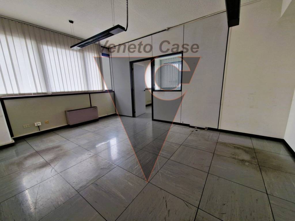 ufficio in vendita a Padova in zona Camin / Granze