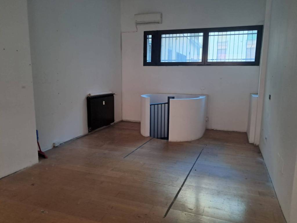 negozio in vendita a Padova in zona Savonarola