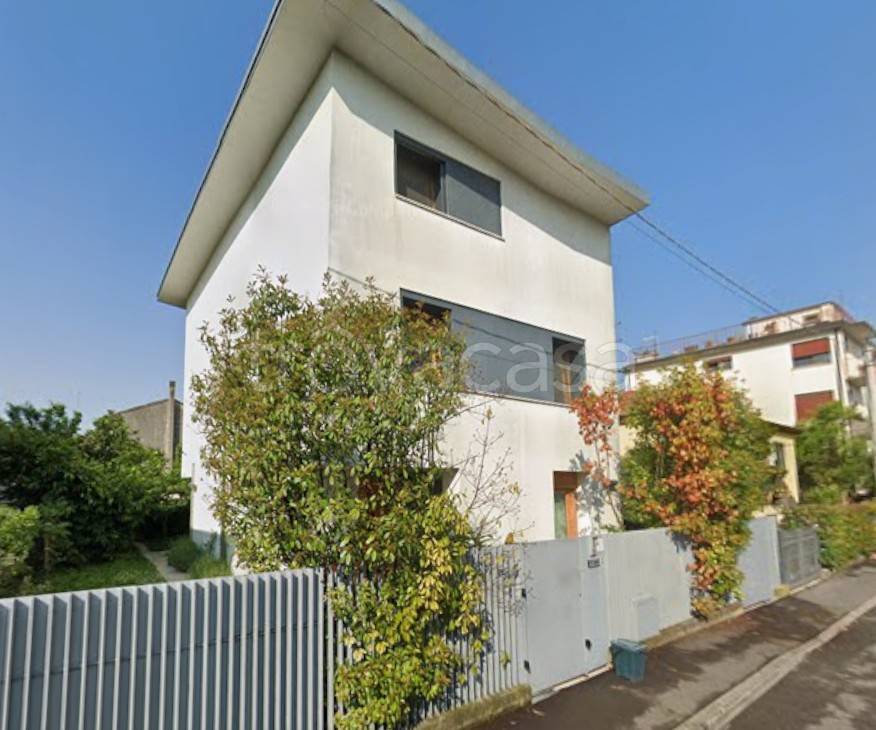 casa indipendente in vendita a Padova in zona Arcella
