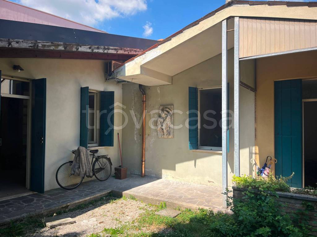 casa indipendente in vendita a Padova in zona Ponte di Brenta