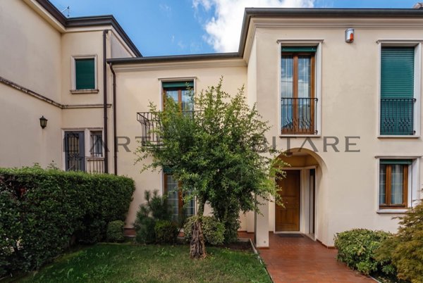 casa indipendente in vendita a Padova in zona Porta Trento