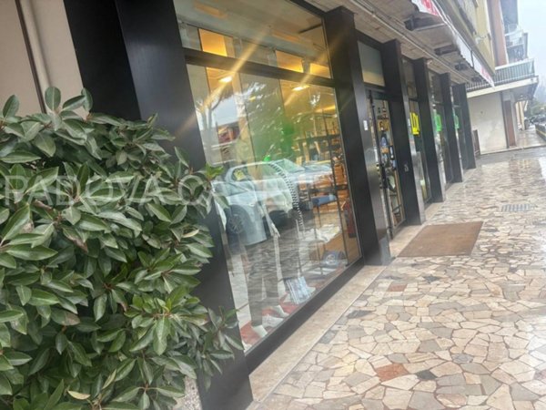 locale commerciale in vendita a Padova in zona Mandria
