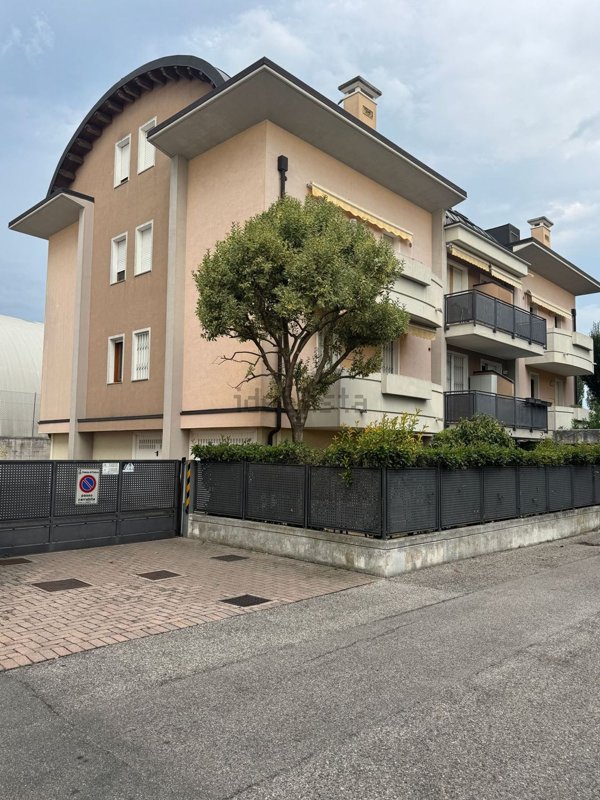 appartamento in vendita a Padova in zona Arcella
