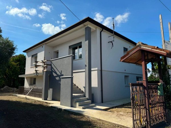 casa indipendente in vendita a Pernumia