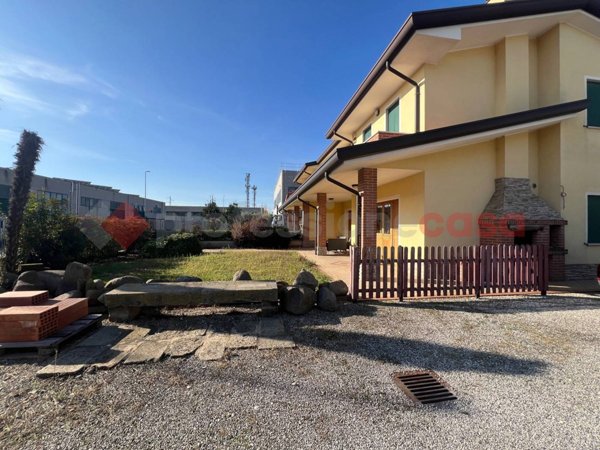 casa indipendente in vendita a Pernumia