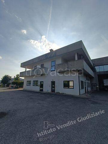 locale commerciale in vendita a Pernumia