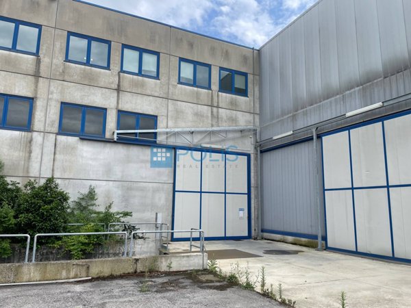 locale di sgombero in vendita a Pernumia