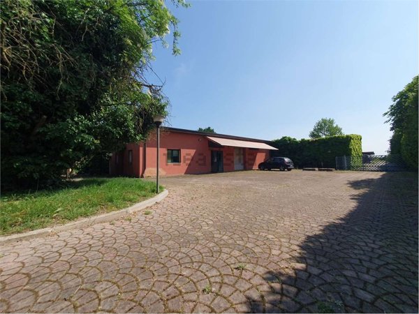 locale di sgombero in vendita a Pernumia