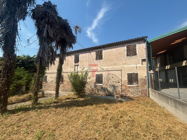 terreno edificabile in vendita a Pernumia