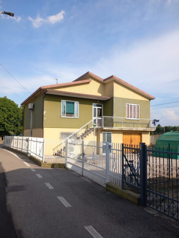 casa indipendente in vendita a Piacenza d'Adige