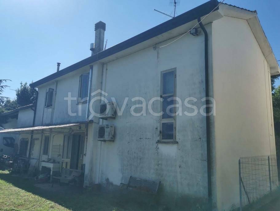 casa indipendente in vendita a Piacenza d'Adige in zona Livelli