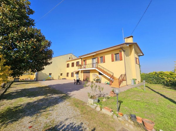 casa indipendente in vendita a Piacenza d'Adige in zona Livelli