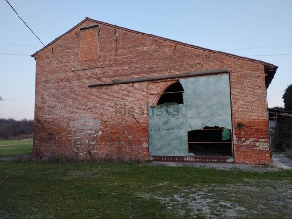 locale di sgombero in vendita a Piacenza d'Adige