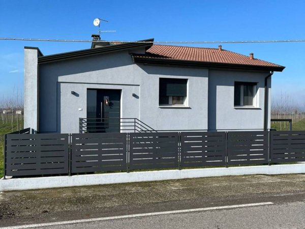 casa indipendente in vendita a Piacenza d'Adige