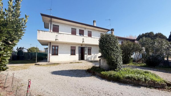casa indipendente in vendita a Piacenza d'Adige in zona Livelli