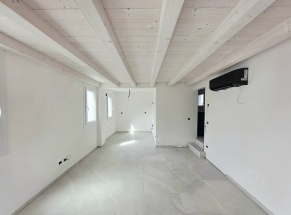 casa indipendente in vendita a Piacenza d'Adige in zona Livelli
