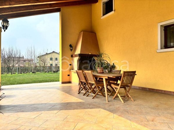 casa indipendente in vendita a Piazzola sul Brenta in zona Isola Mantegna