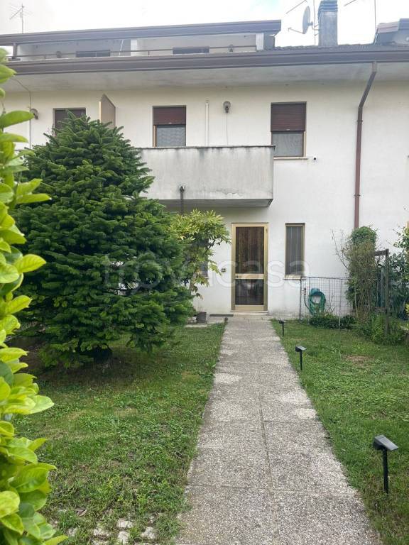 casa indipendente in vendita a Piazzola sul Brenta in zona Presina