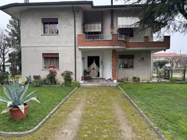 casa indipendente in vendita a Piazzola sul Brenta in zona Isola Mantegna