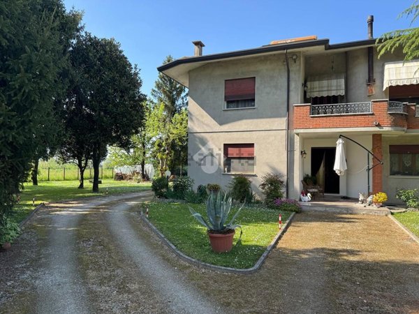 casa indipendente in vendita a Piazzola sul Brenta in zona Isola Mantegna