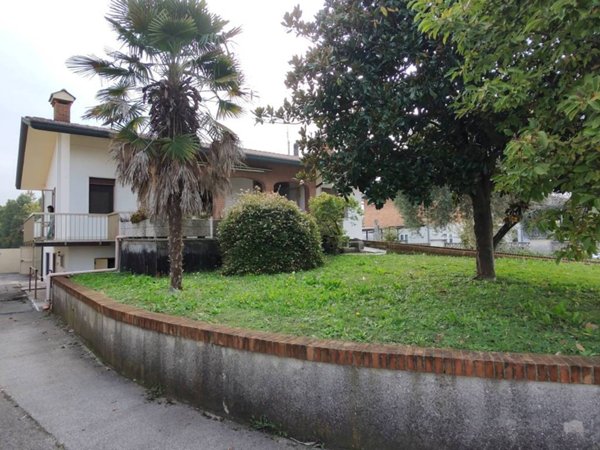 casa indipendente in vendita a Piombino Dese in zona Levada