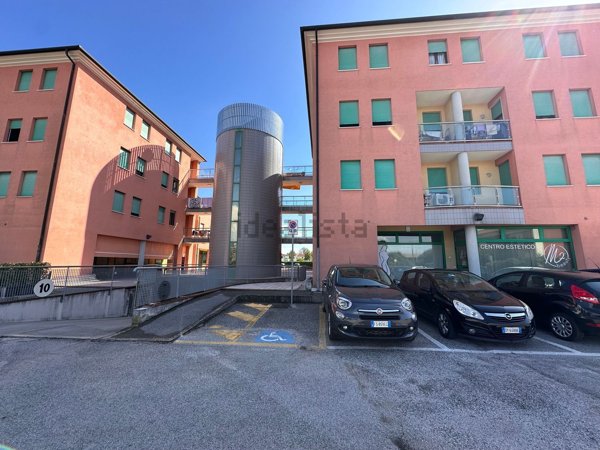 locale commerciale in vendita a Piombino Dese