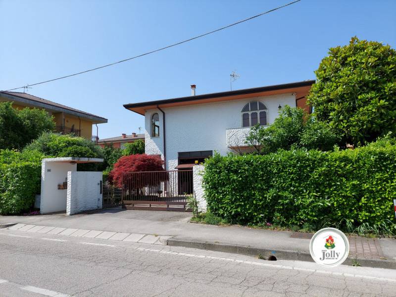 casa indipendente in vendita a Piove di Sacco in zona Corte
