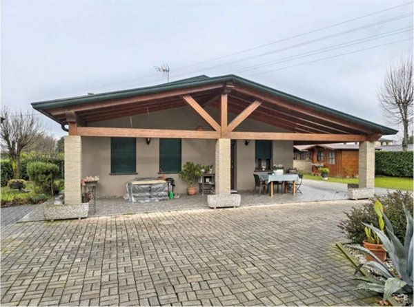 casa indipendente in vendita a Piove di Sacco in zona Corte