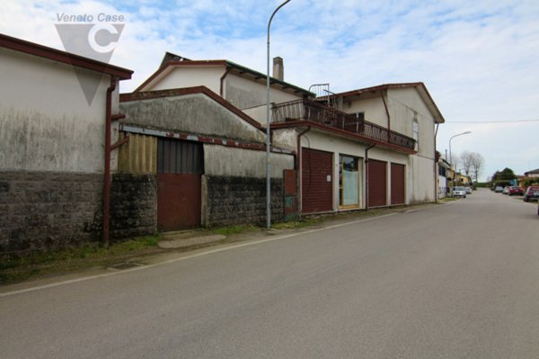 capannone in vendita a Piove di Sacco in zona Corte