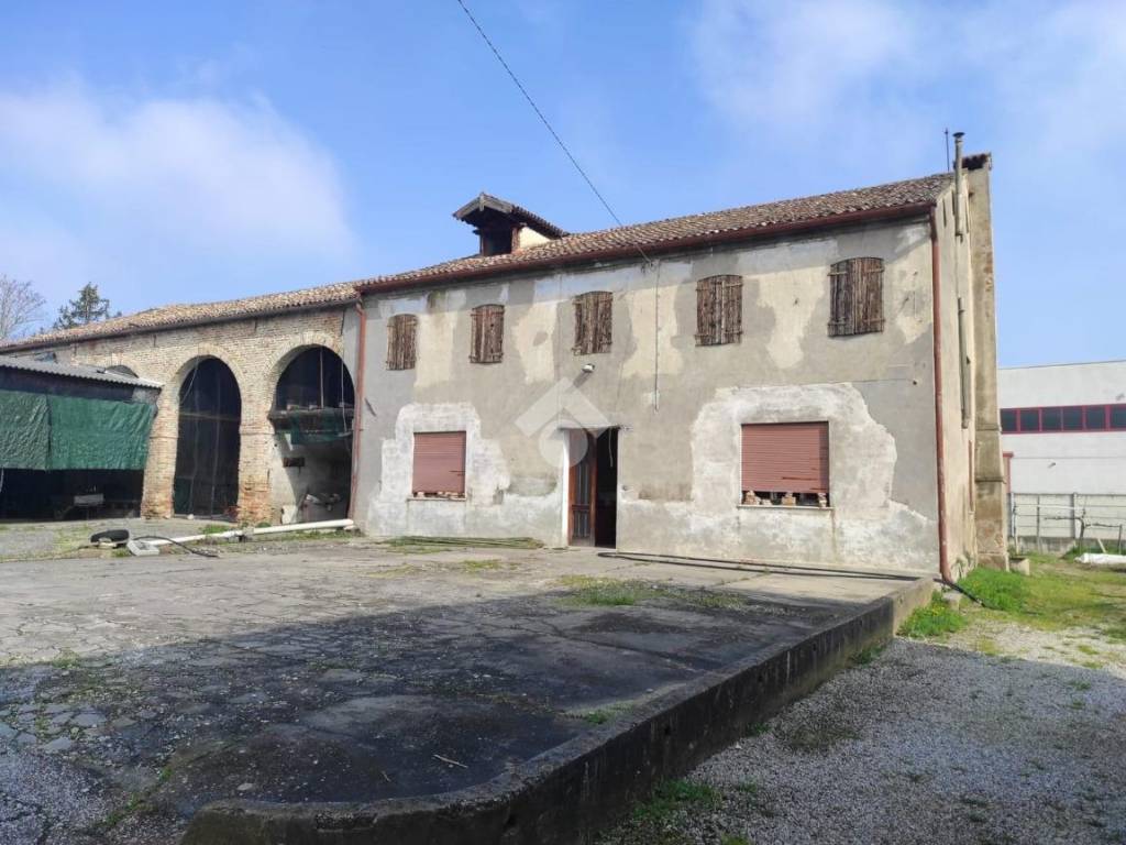 casale in vendita a Piove di Sacco