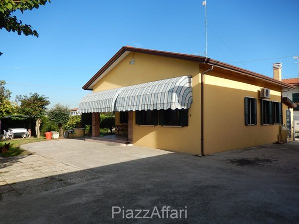 casa indipendente in vendita a Piove di Sacco in zona Corte