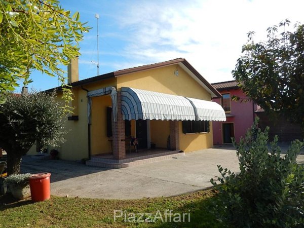casa indipendente in vendita a Piove di Sacco in zona Corte