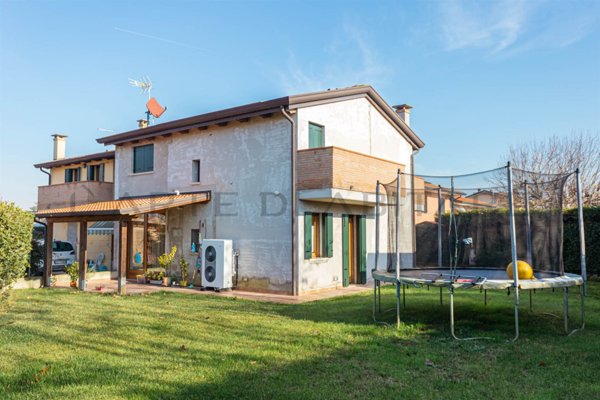 casa indipendente in vendita a Piove di Sacco in zona Arzarello