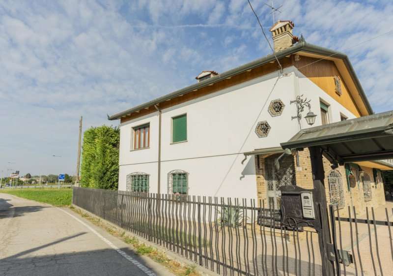 casa indipendente in vendita a Piove di Sacco in zona Corte