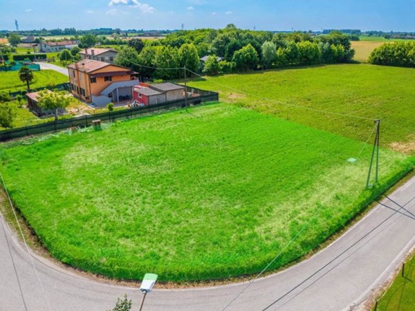 terreno edificabile in vendita a Polverara