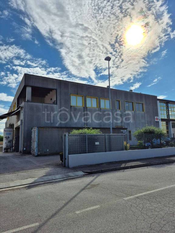 locale commerciale in vendita a Polverara