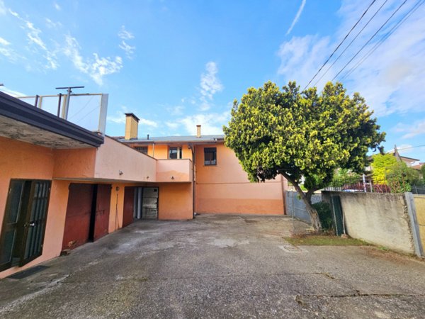 casa indipendente in vendita a Ponso in zona Bresega