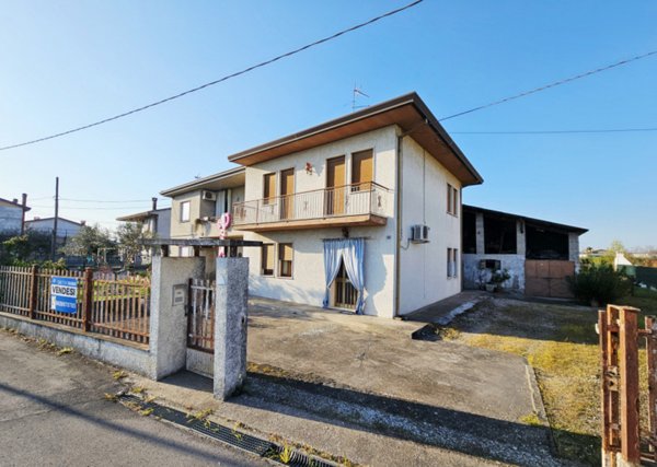 casa indipendente in vendita a Ponso in zona Chiesazza
