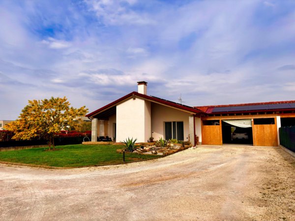 casa indipendente in vendita a Ponso in zona Chiesazza
