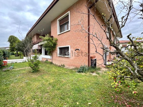 casa indipendente in vendita a Ponte San Nicolò in zona Roncaglia