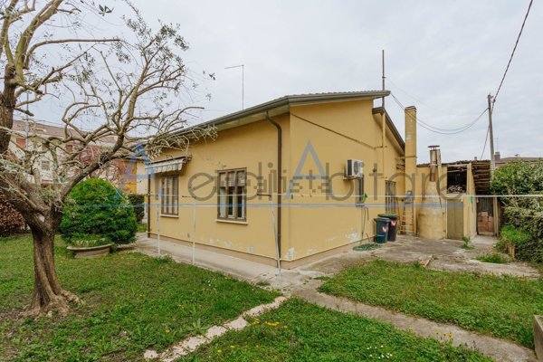 casa indipendente in vendita a Ponte San Nicolò in zona Roncaglia