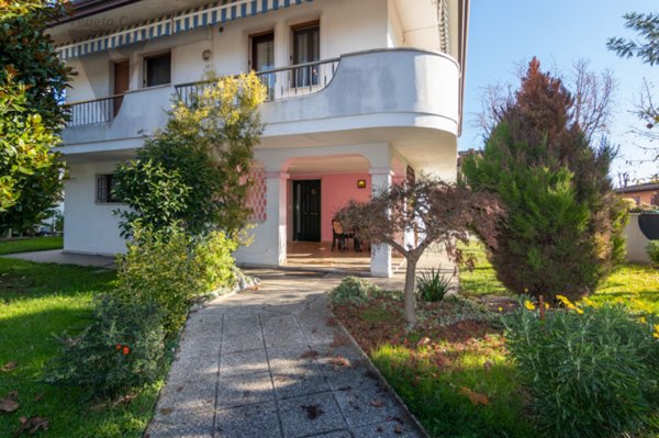 casa indipendente in vendita a Ponte San Nicolò in zona Roncaglia