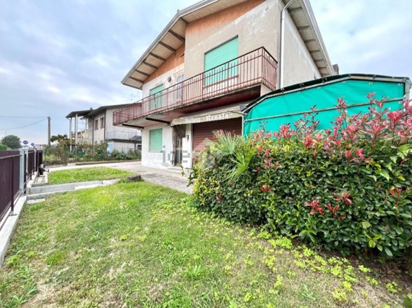 casa indipendente in vendita a Ponte San Nicolò in zona Roncaglia