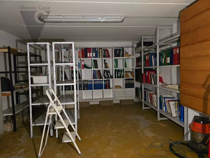 locale di sgombero in vendita a Ponte San Nicolò in zona Roncaglia