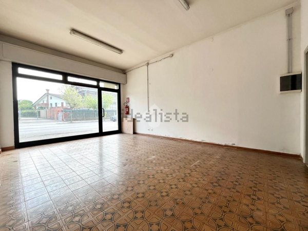 negozio in vendita a Ponte San Nicolò in zona Roncaglia