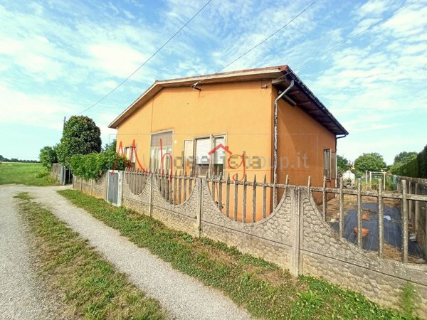 quadrivano in vendita a Ponte San Nicolò in zona Rio